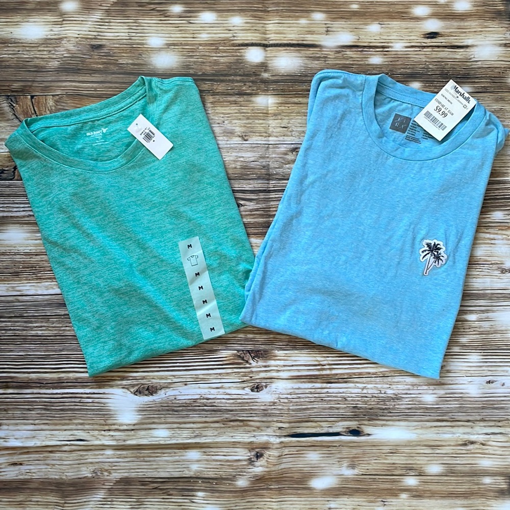 2 men’s size medium shirts